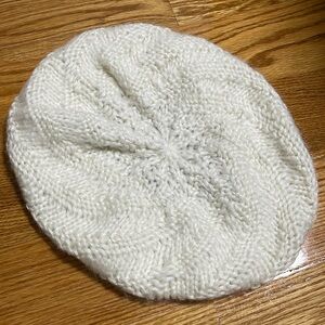 NWOT Forever21 Women's White Cream Beret Hat Cap Winter/Fall Accessory